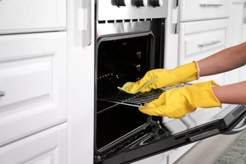 How to Remove Dirt and Stains from Your Oven